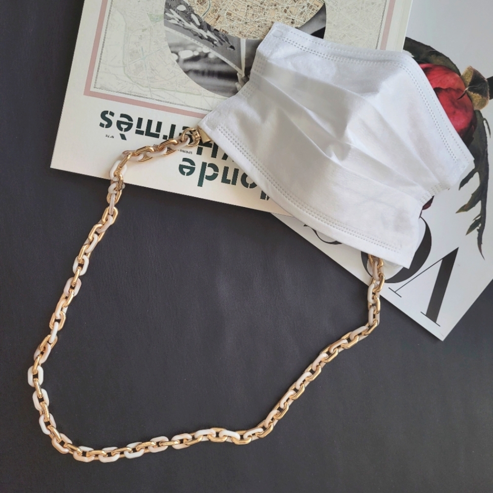 Beige Acrylic mask chain necklace ID eyeglasse